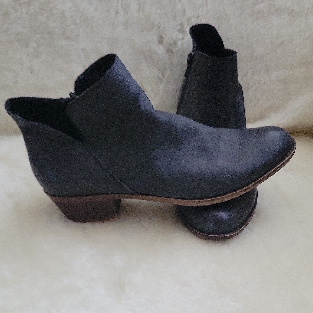 LU KY BRAND Leather Upper. Manmade Lining\Sole. Size 7.5. Blanck And Brown.